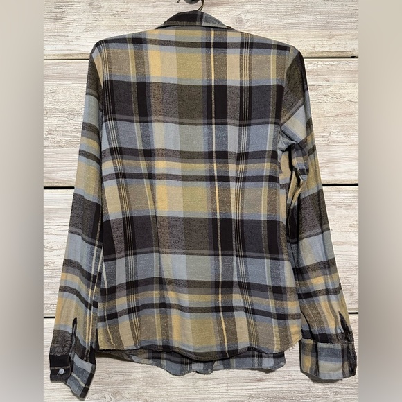 Delia’s Long Sleeved Flannel - Picture 3 of 3